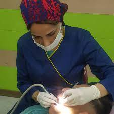 دکتر زهرا حیدری پور احمدآبادی دکتر لمینت دندان یزد